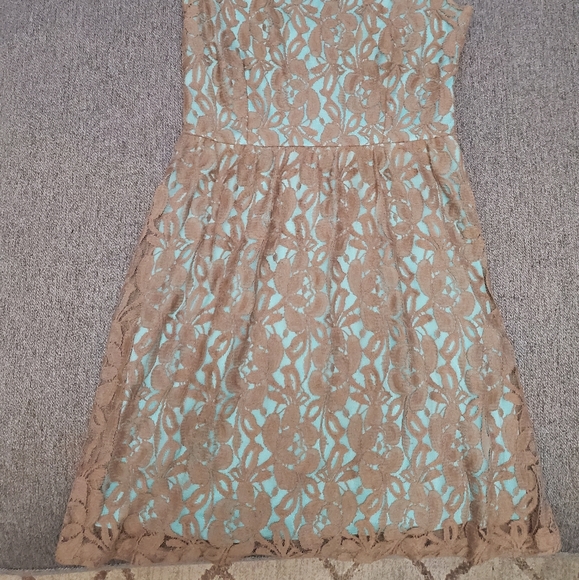 Lace Cocktail Dress - Picture 2 of 5